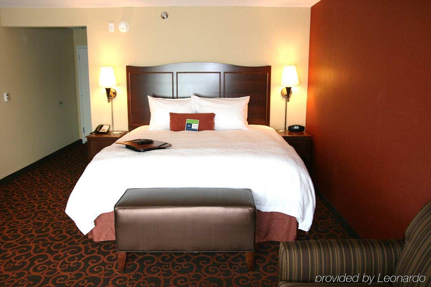 Hampton Inn & Suites Watertown Room photo