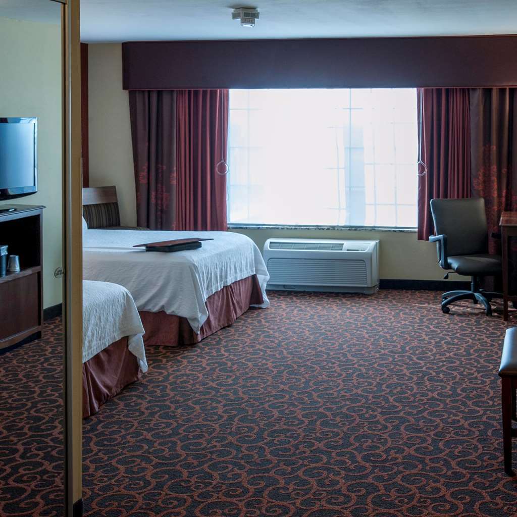 Hampton Inn & Suites Watertown Room photo